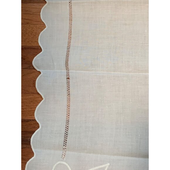 Vintage Linen Tablecloth With Embroidered Fleur-De-Lis Design - Picture 3 of 12